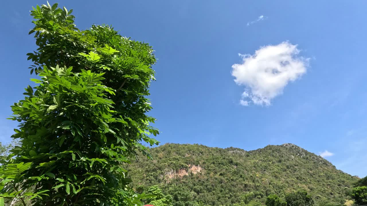 云飘过山景视频素材