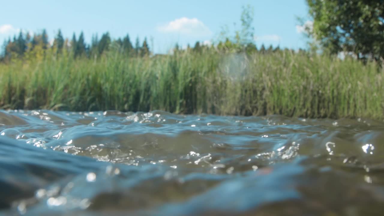 河水在流动视频素材