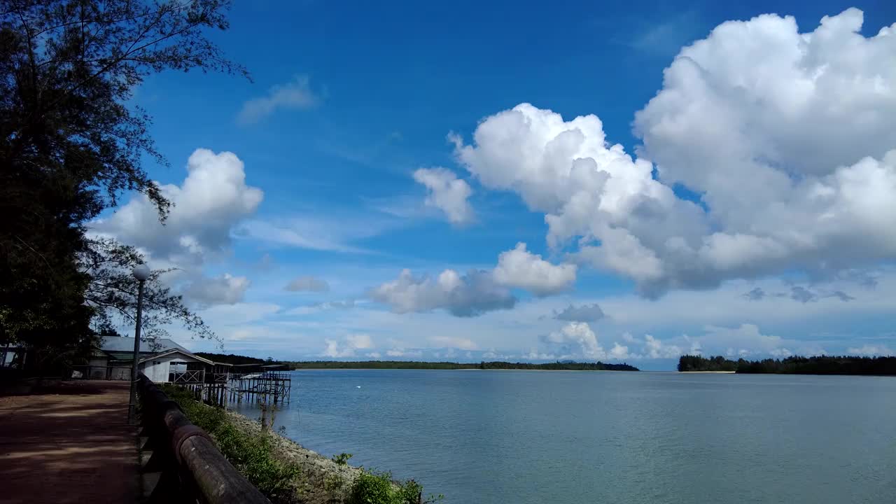 美丽的特拉加空中渔村，婆罗洲，马来西亚。视频素材