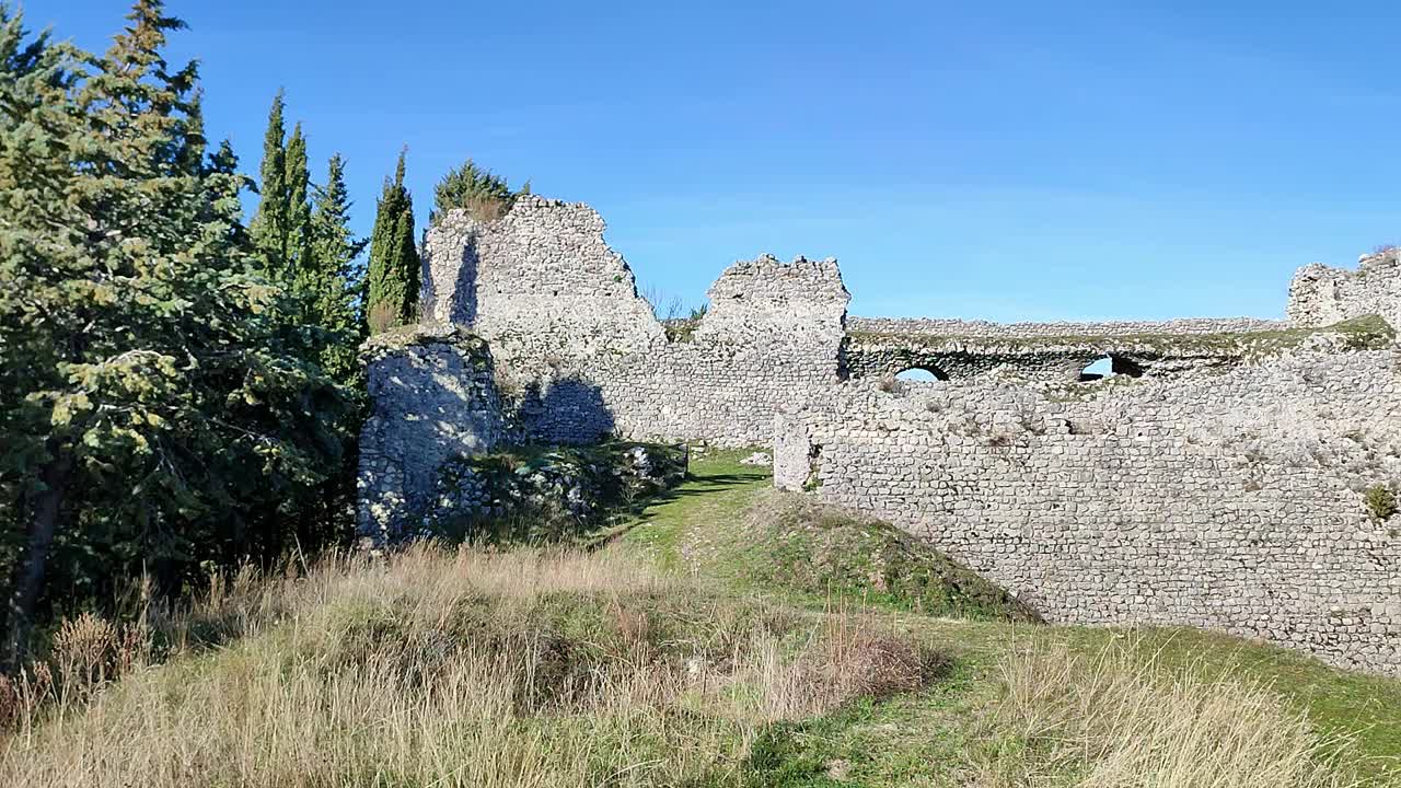 上等Civita - Ruderi del castello normano视频素材