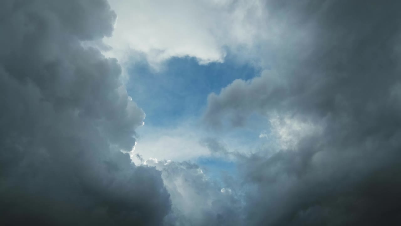 风雨云与洞同蓝天视频素材