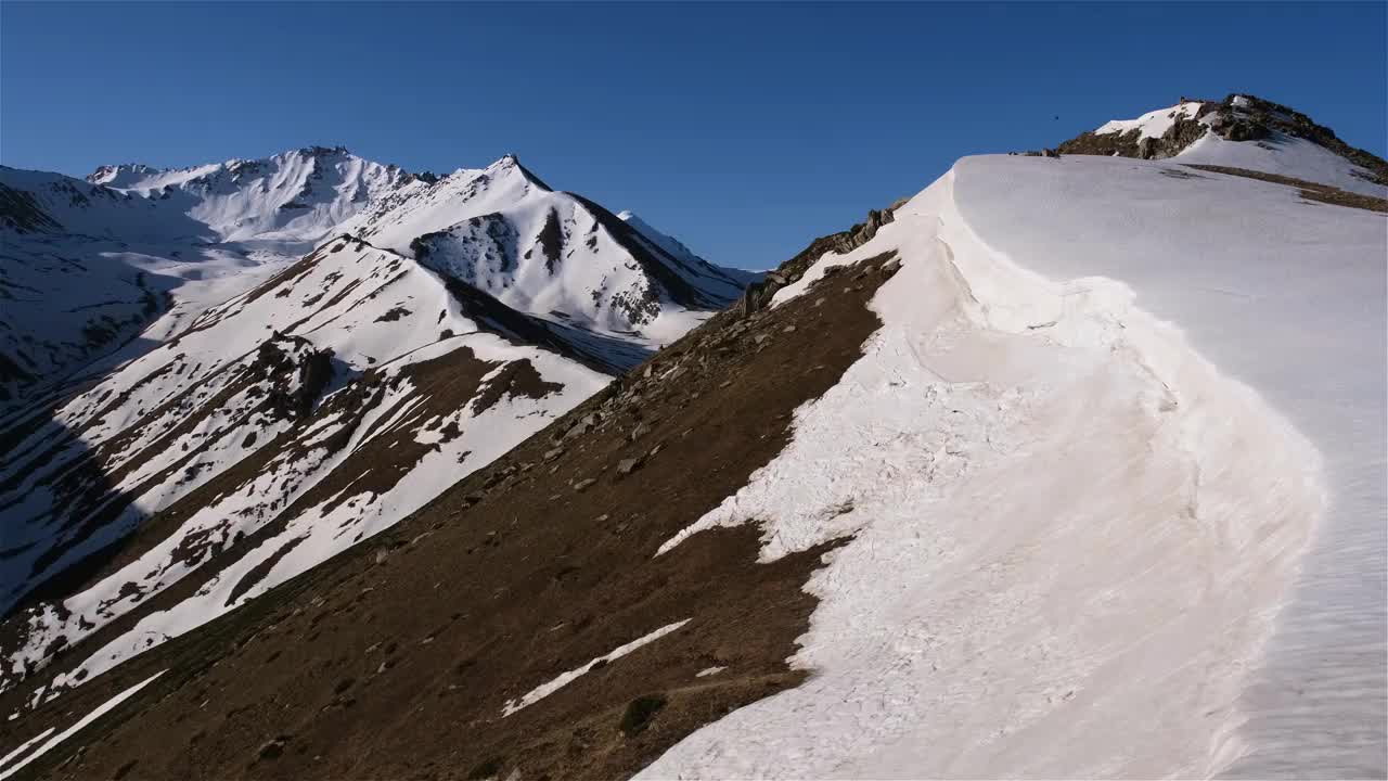 山雪檐口全景视频下载