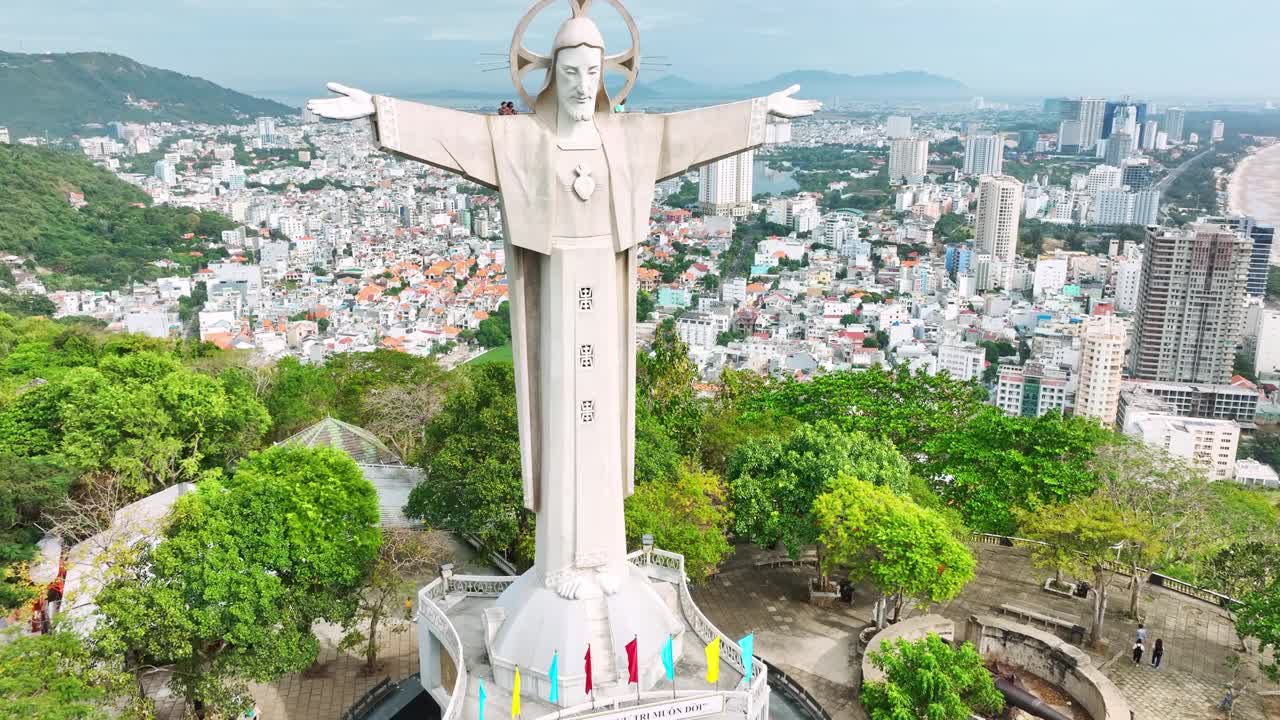 越南沿海城市云头(Vung Tau)的鸟瞰图。视频素材