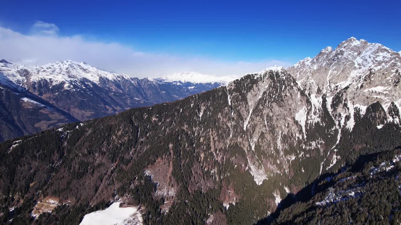 意大利雄伟的白雪覆盖的山脉视频素材