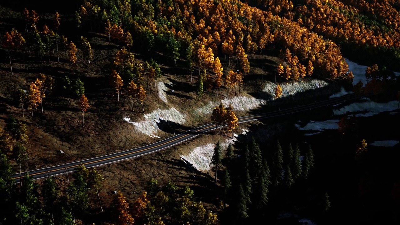 山间道路的鸟瞰图视频素材