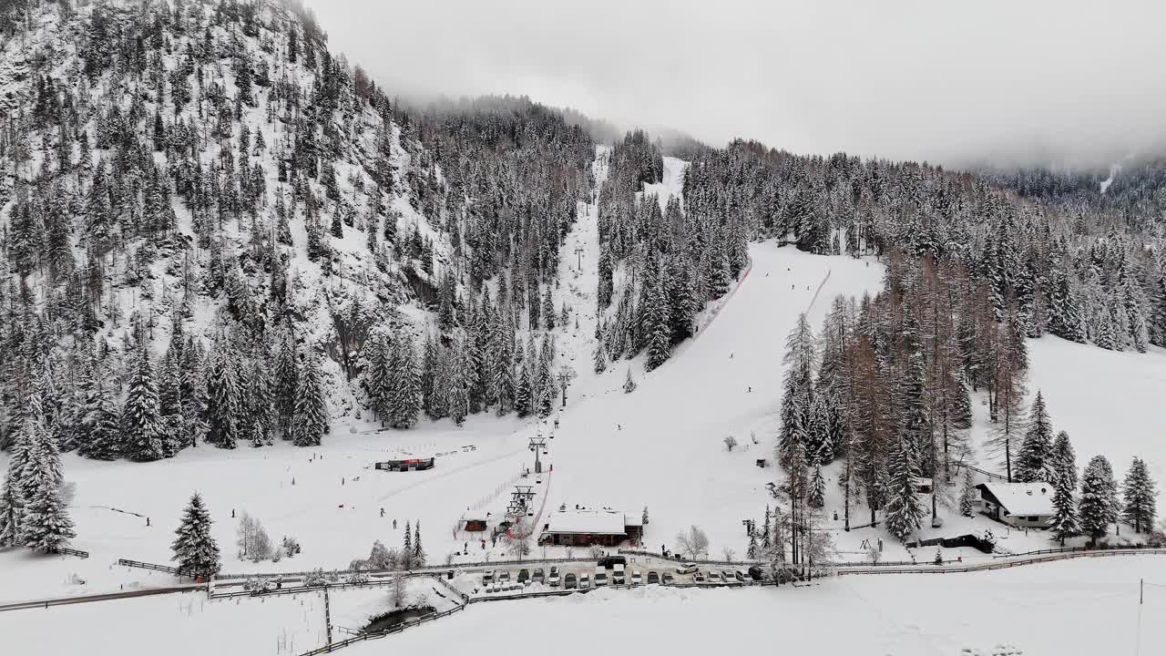 意大利加迪纳山谷的雪山视频素材