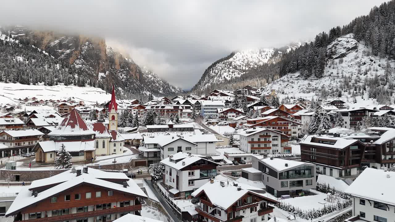 雪城与山的背景视频素材