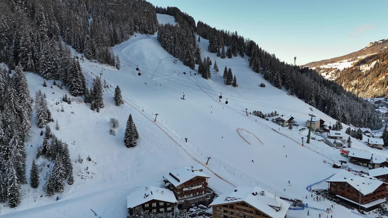 意大利山区的滑雪胜地视频素材