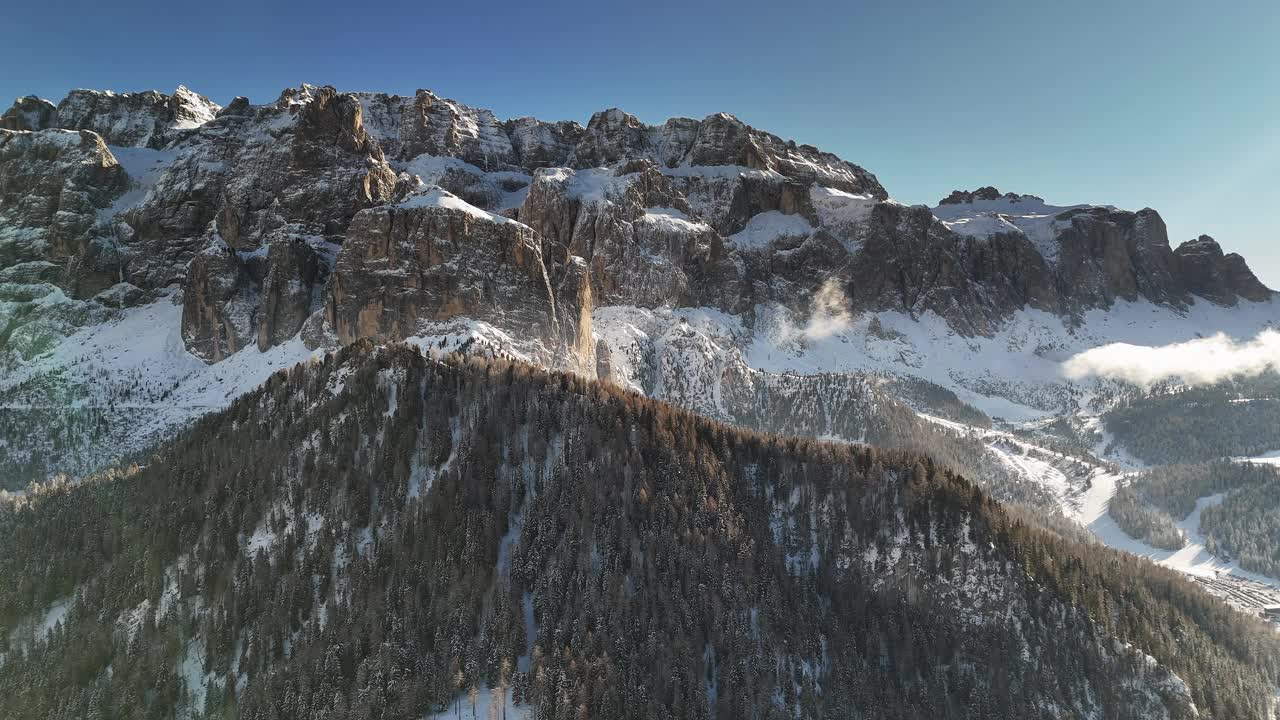 意大利雪山山脉鸟瞰图视频素材