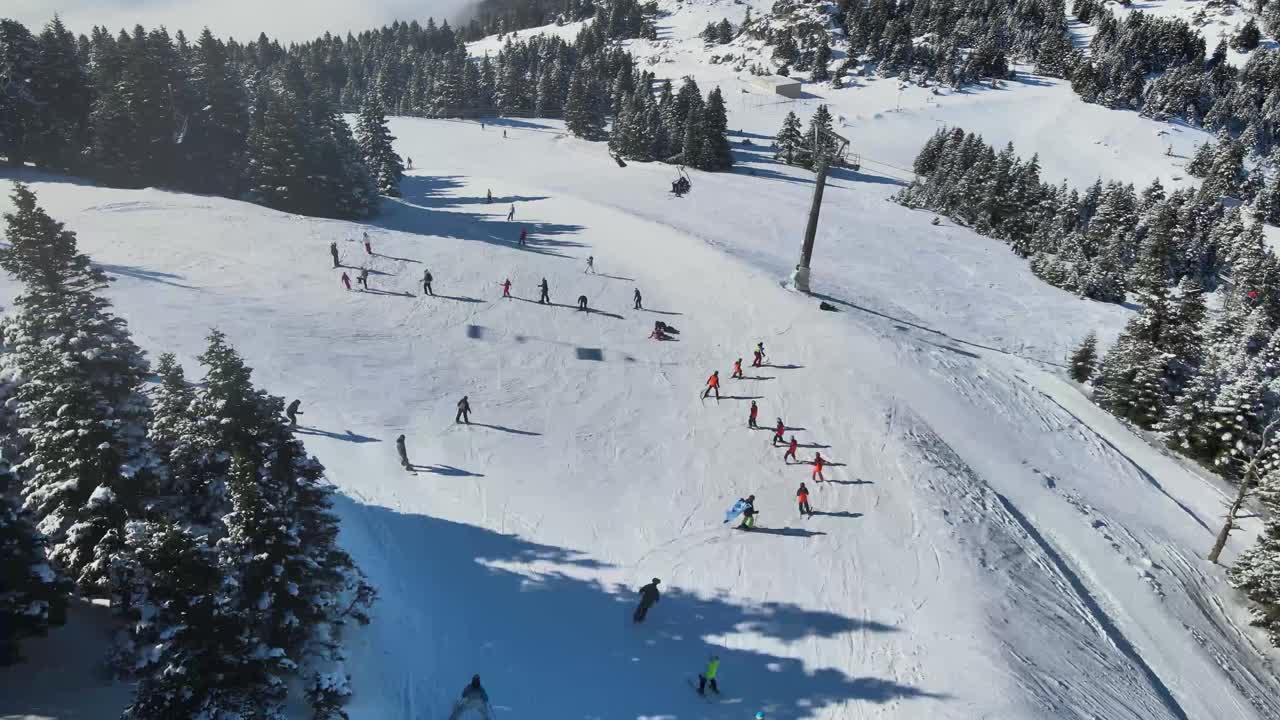 滑雪下坡视频素材