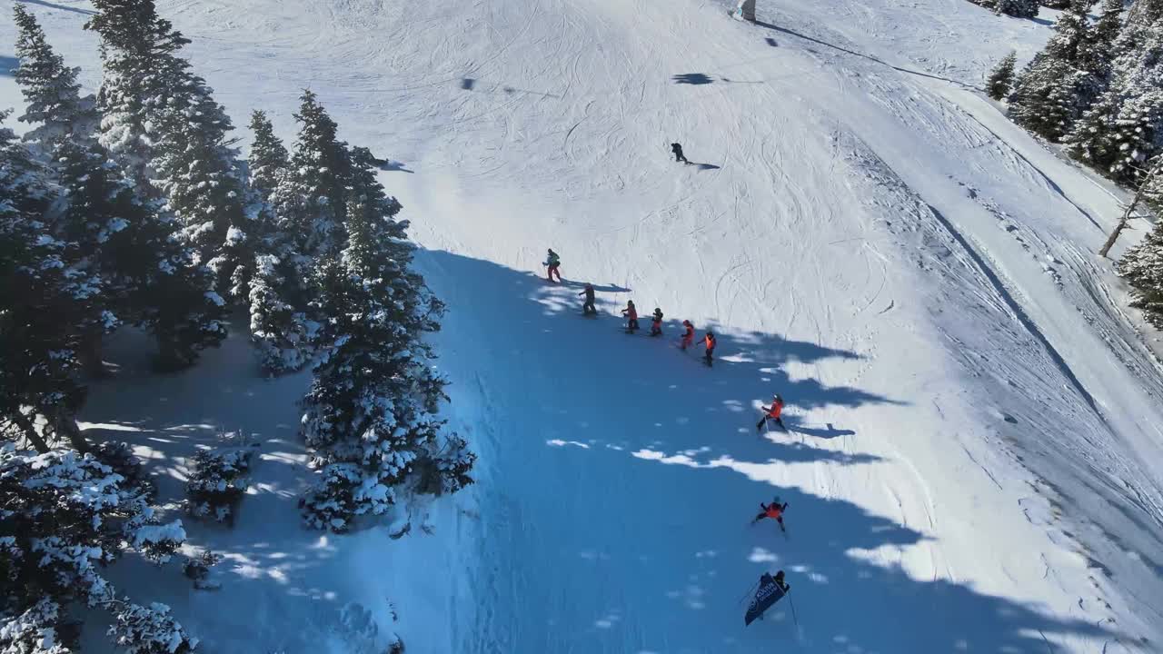 滑雪下坡视频素材