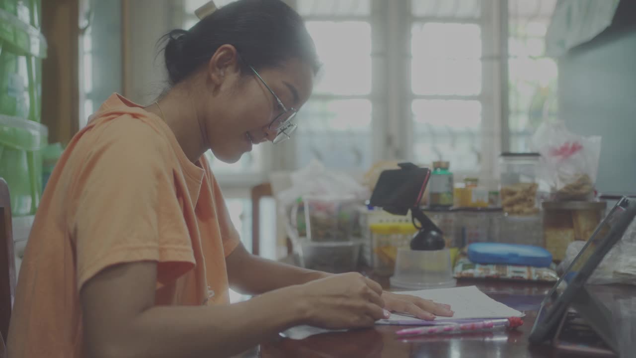 自由的女商人。视频下载