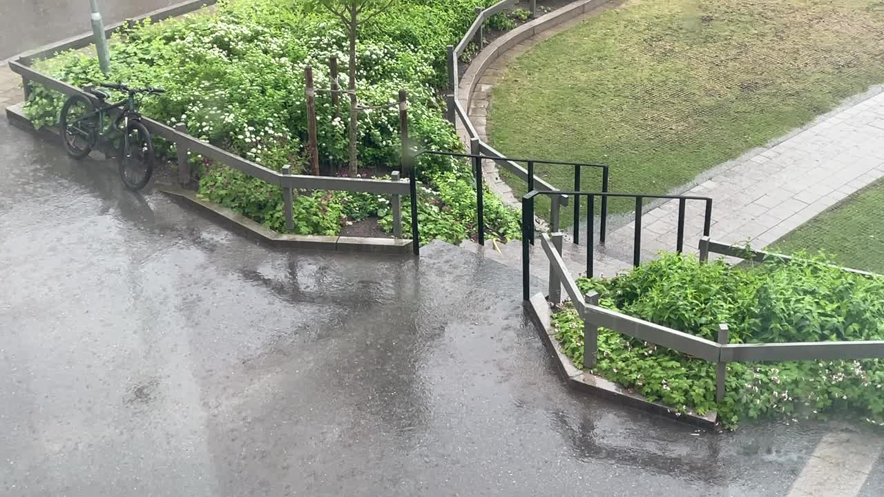 大雨倾盆视频素材