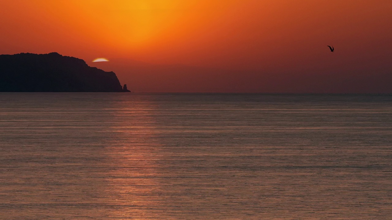 海上的夕阳。视频素材