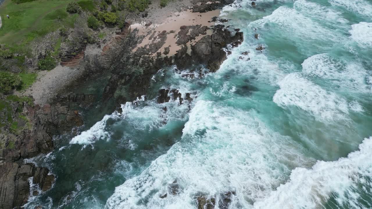 黑斯廷斯角镇澳大利亚海滩上空的空中慢动作视频素材