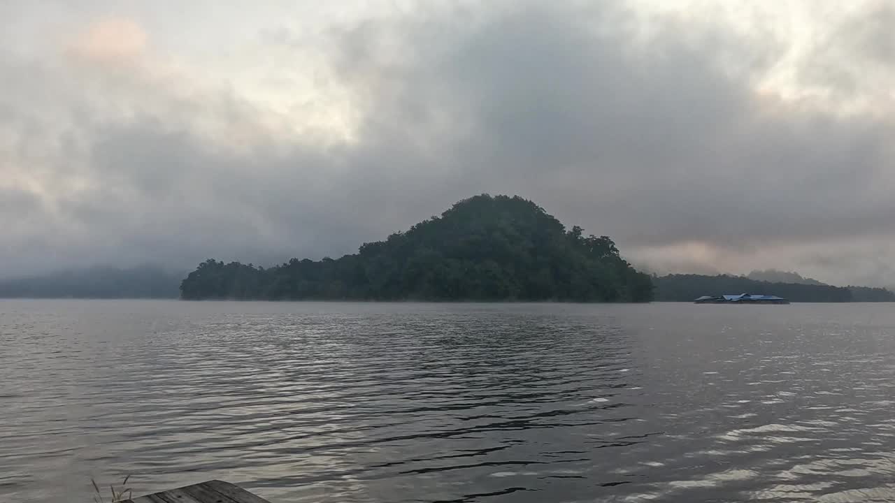 宁静湖岛延时拍摄视频素材