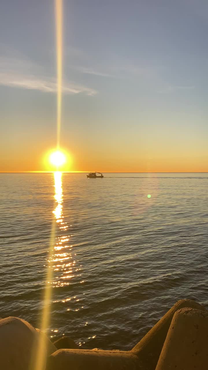 地中海上的日出视频素材