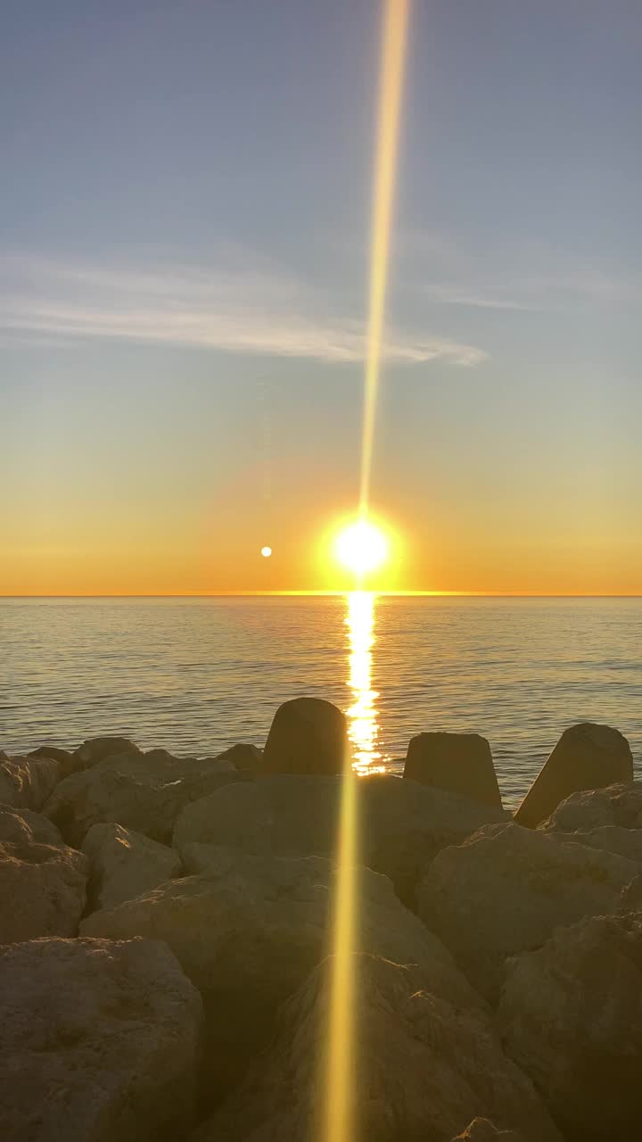 地中海上的日出视频素材