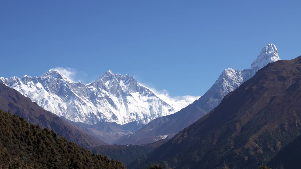 位于喜马拉雅山的萨加玛塔国家公园的神奇山谷视频素材