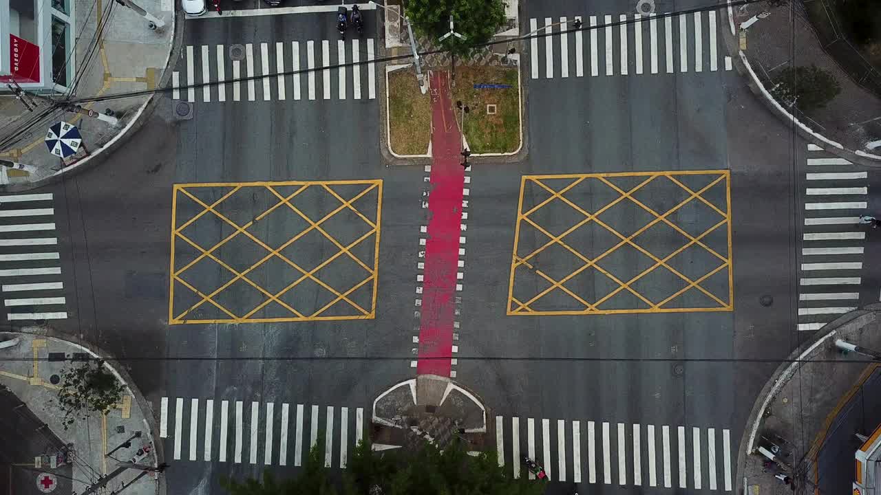 航拍的十字路口的汽车在<s:1>圣保罗，巴西视频下载