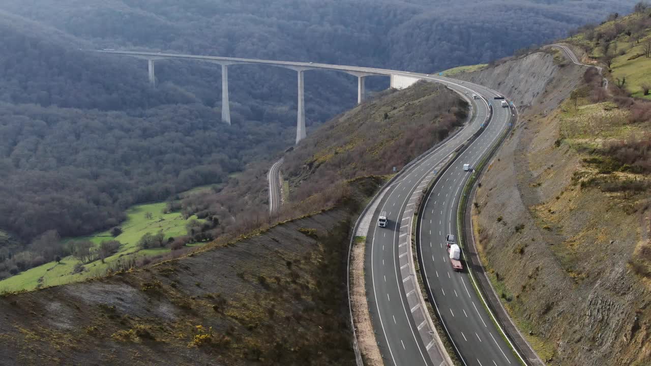 从山上看公路视频素材