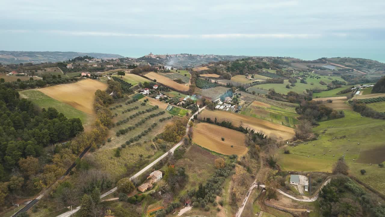 意大利的一个省，田野，还有海景视频素材