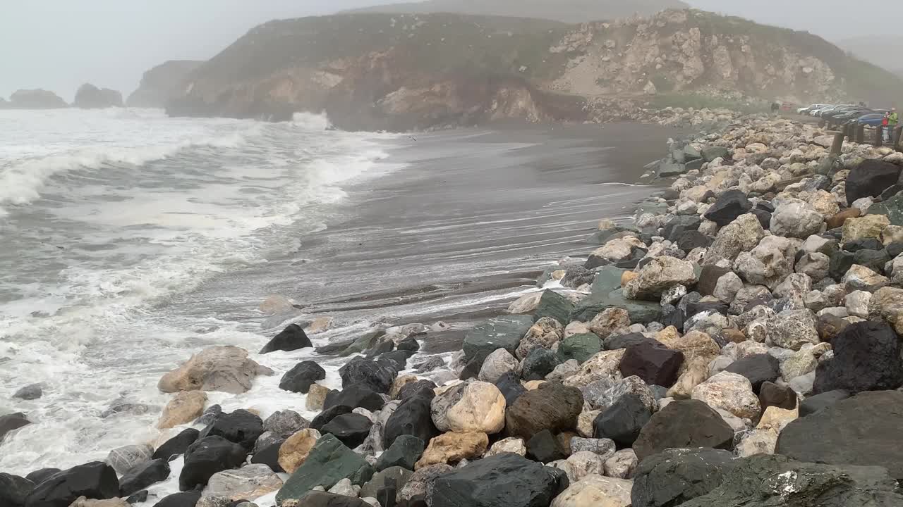 加利福尼亚太平洋海滩上的海浪视频素材