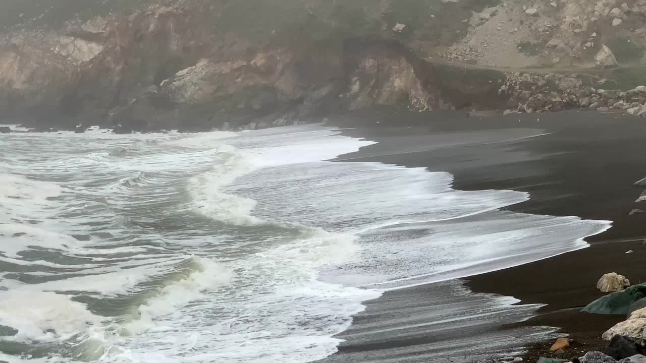 加州太平洋的巨浪和巨浪视频素材