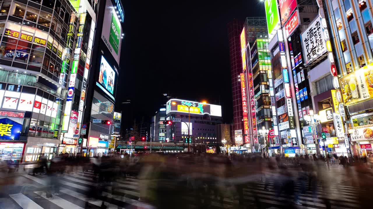 人们走在城市街道在东京，日本-时间推移视频素材