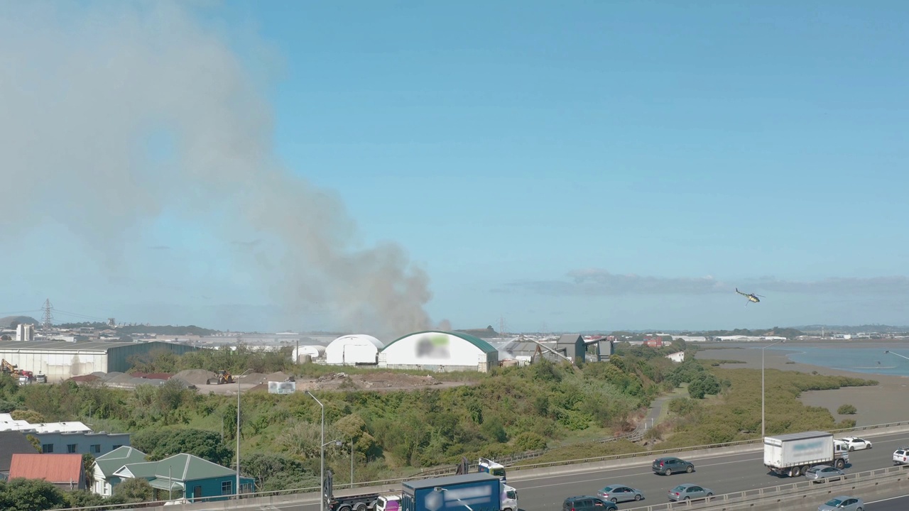 奥克兰垃圾处理设施火灾和水爆炸视频下载