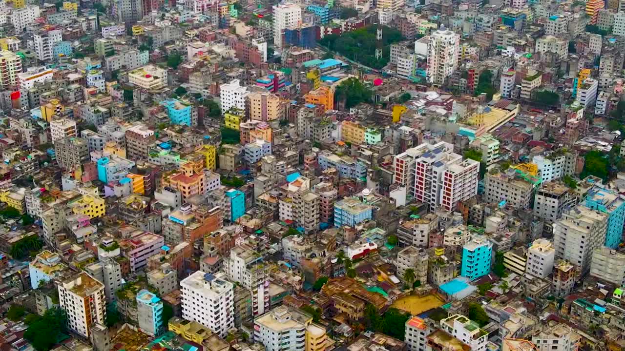人口稠密的城市孟加拉国达卡，空中建立特大城市视频素材