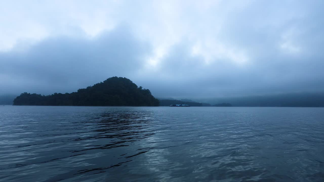 宁静湖岛延时拍摄视频素材