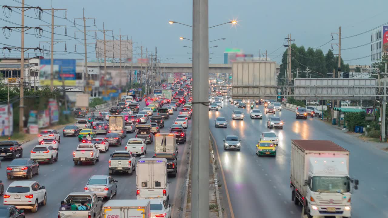 公路交通在泰国-运动模糊视频素材