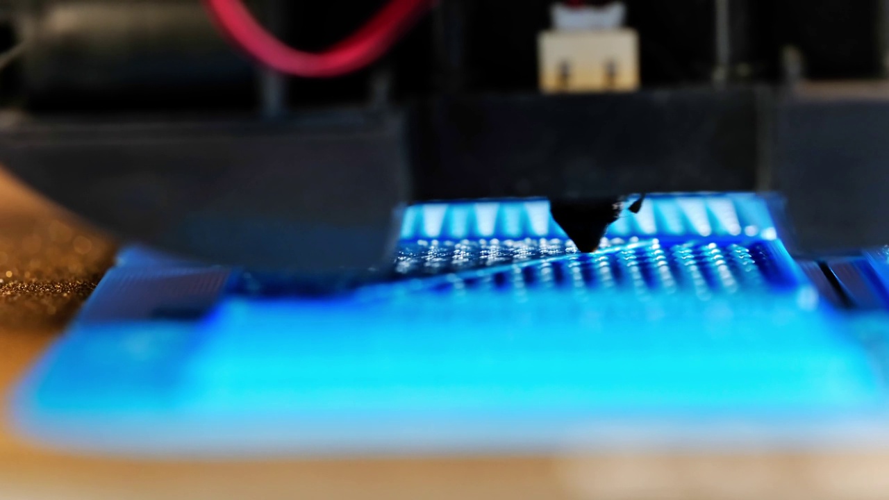 蓝色长丝3D打印工艺视频素材