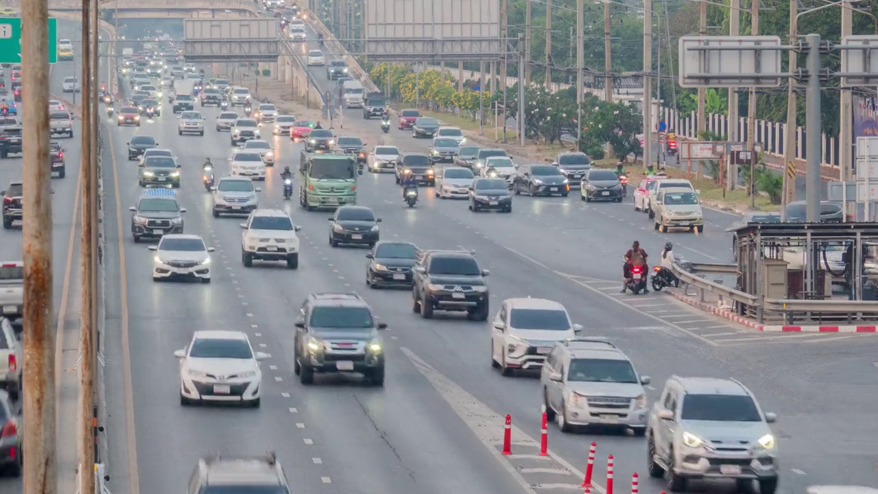 公路交通在泰国-运动模糊视频素材