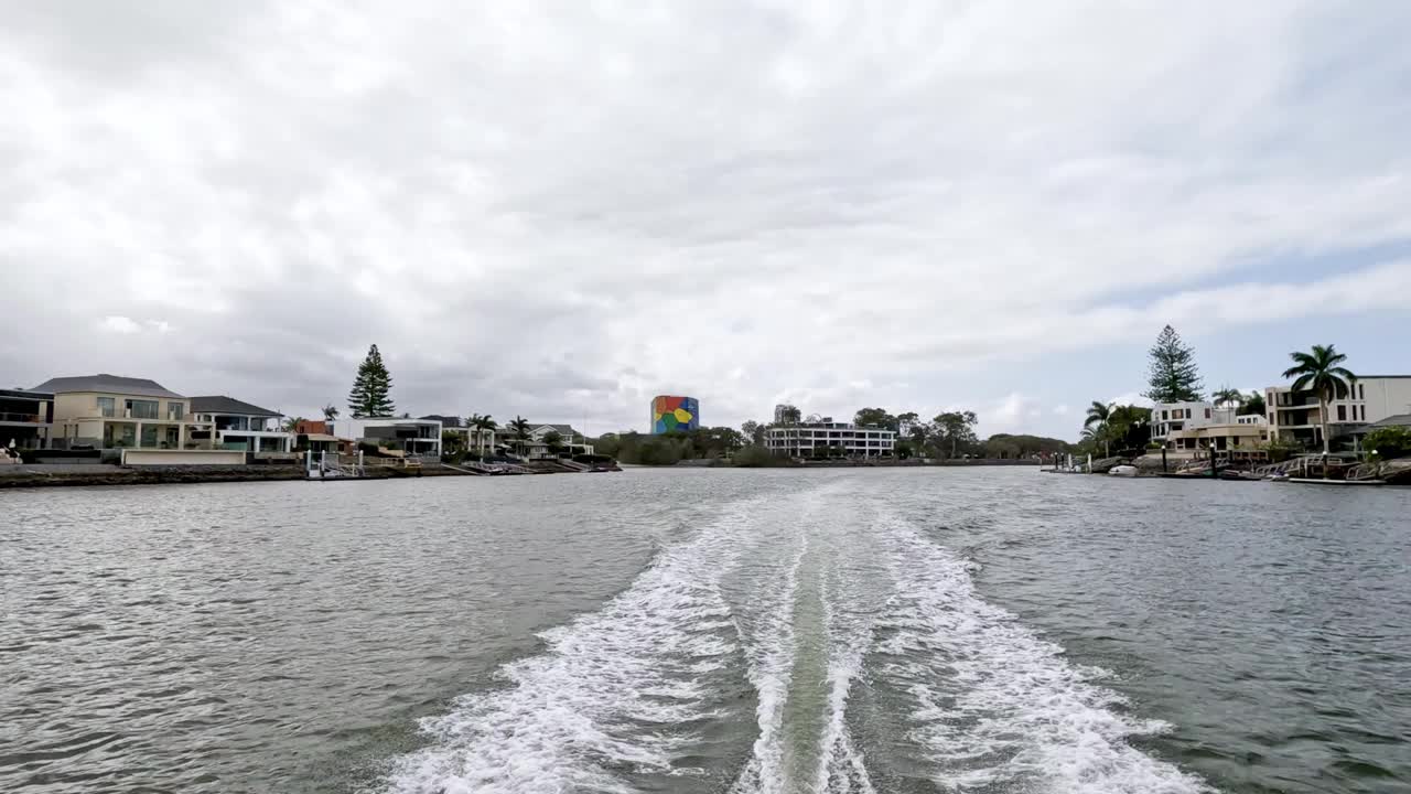 城市水路游船之旅视频素材