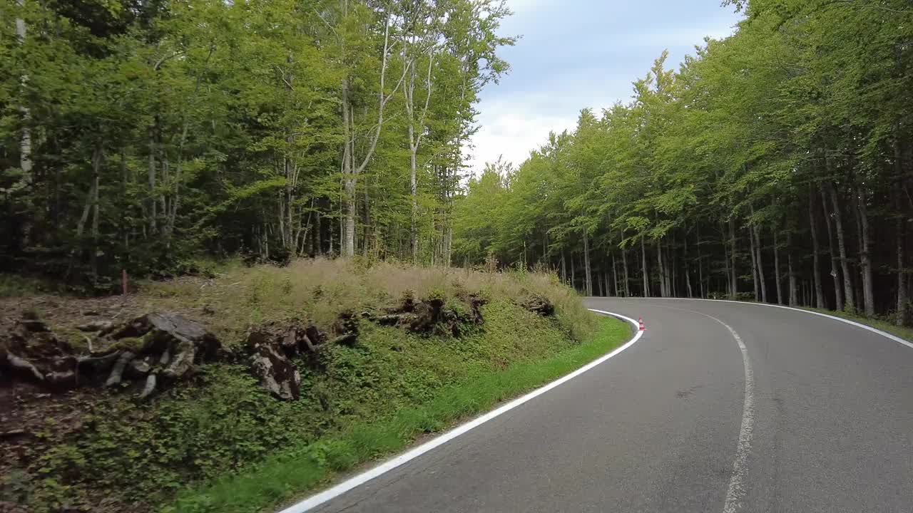 托斯卡纳，亚平宁山脊上蜿蜒的道路视频素材