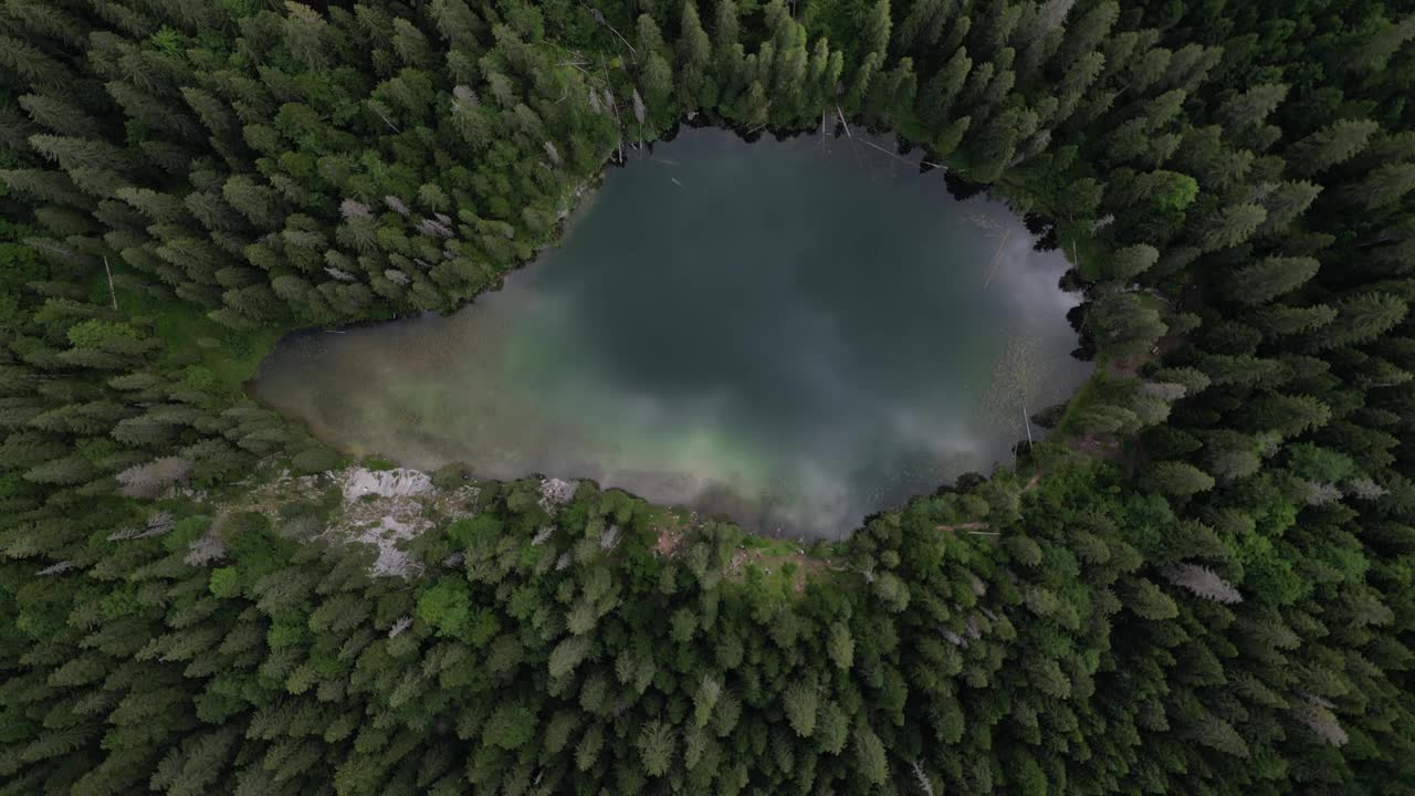 湖泊和山脉视频素材