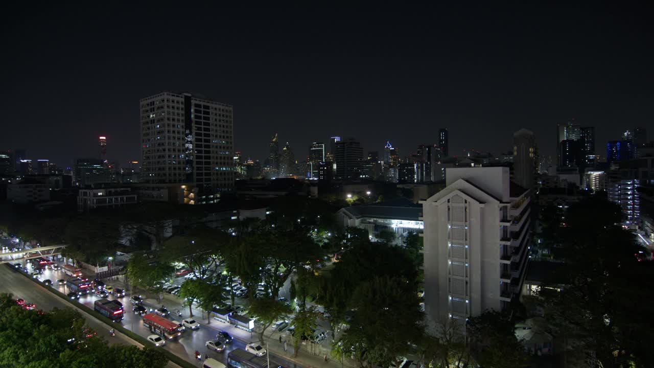 夜晚的城市，高楼大厦和城市风光视频素材