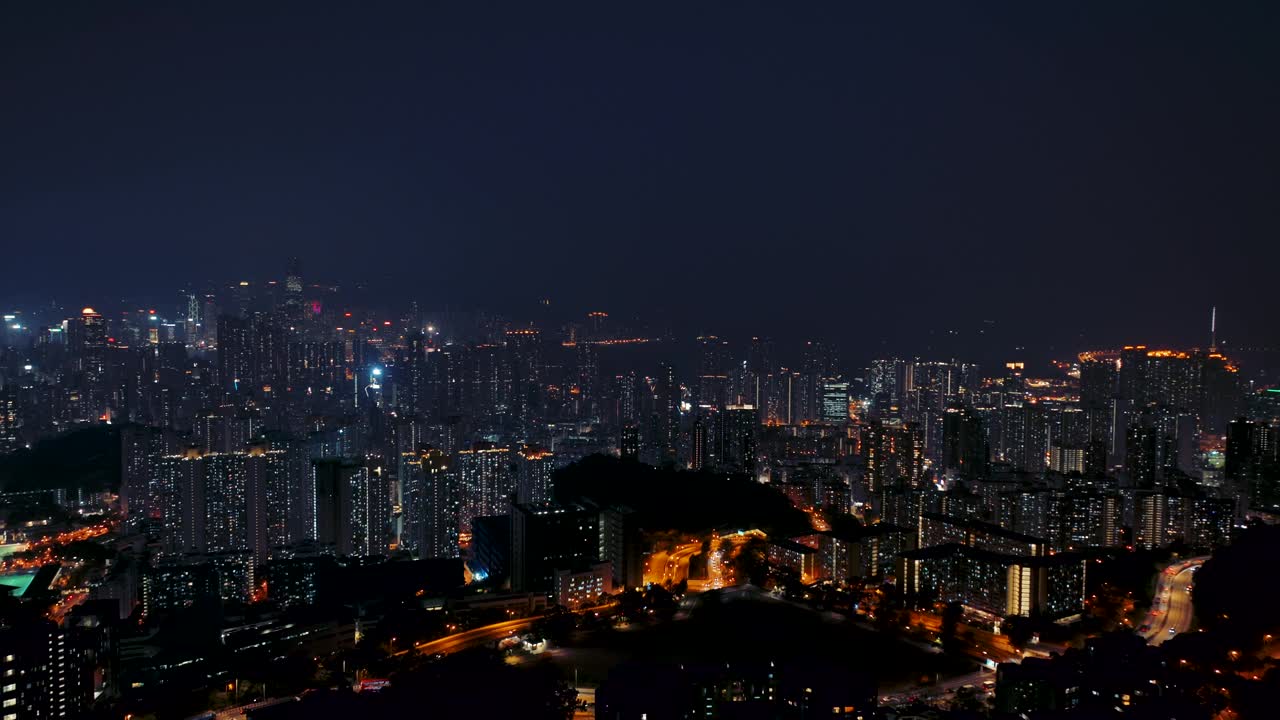 鸟瞰香港的夜景视频素材