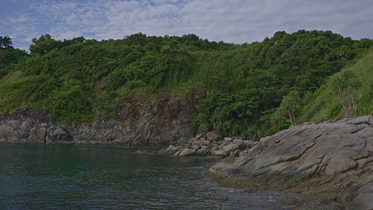 宁静的湖景，令人惊叹的自然景观视频素材