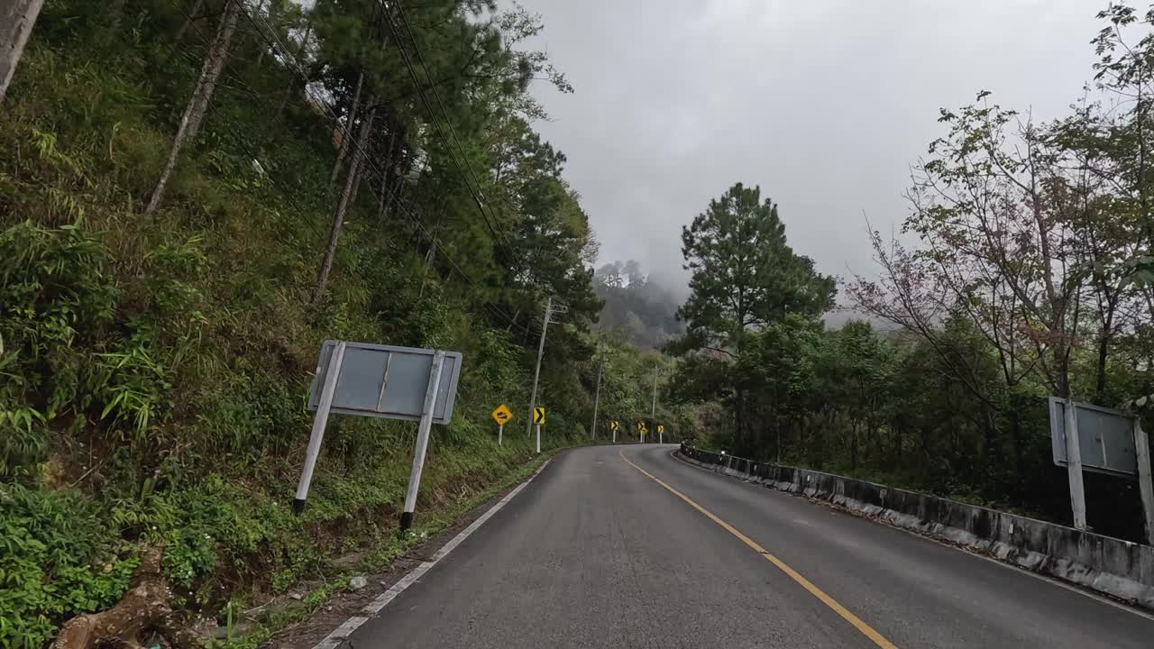 蜿蜒山路之旅视频素材