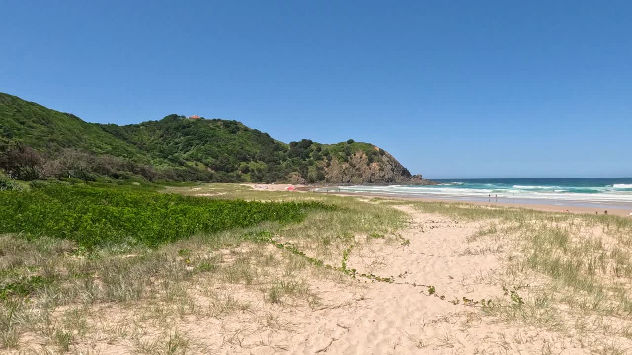 随着时间的推移，风景优美的海滩漫步视频素材