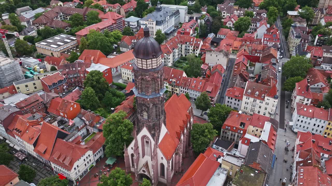 德国Göttingen圣雅各布福音路德教会鸟瞰图视频素材