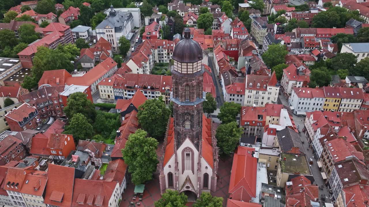 德国Göttingen圣雅各布福音路德教会鸟瞰图视频素材