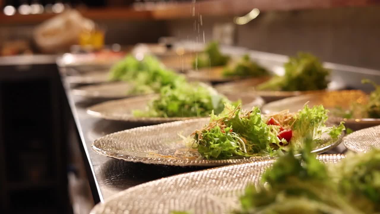 日本餐馆里美味的海鲜视频素材