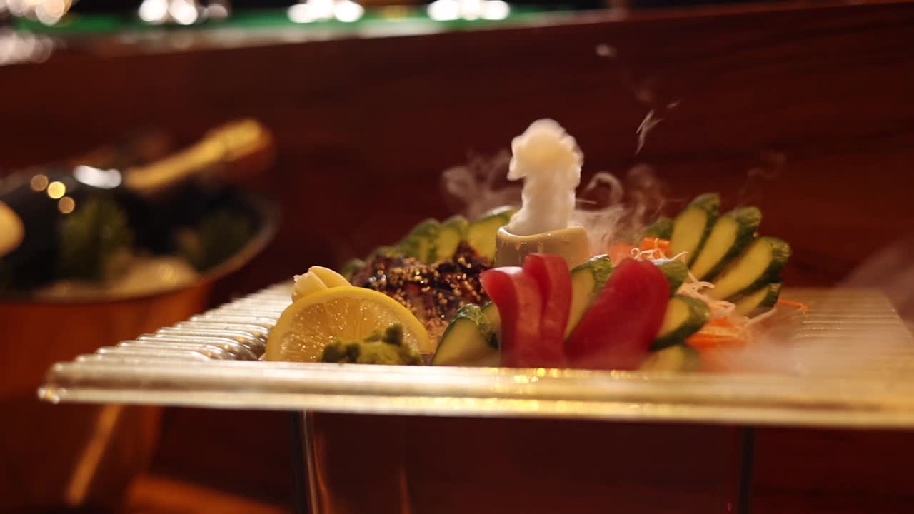 日本餐馆里美味的海鲜视频素材