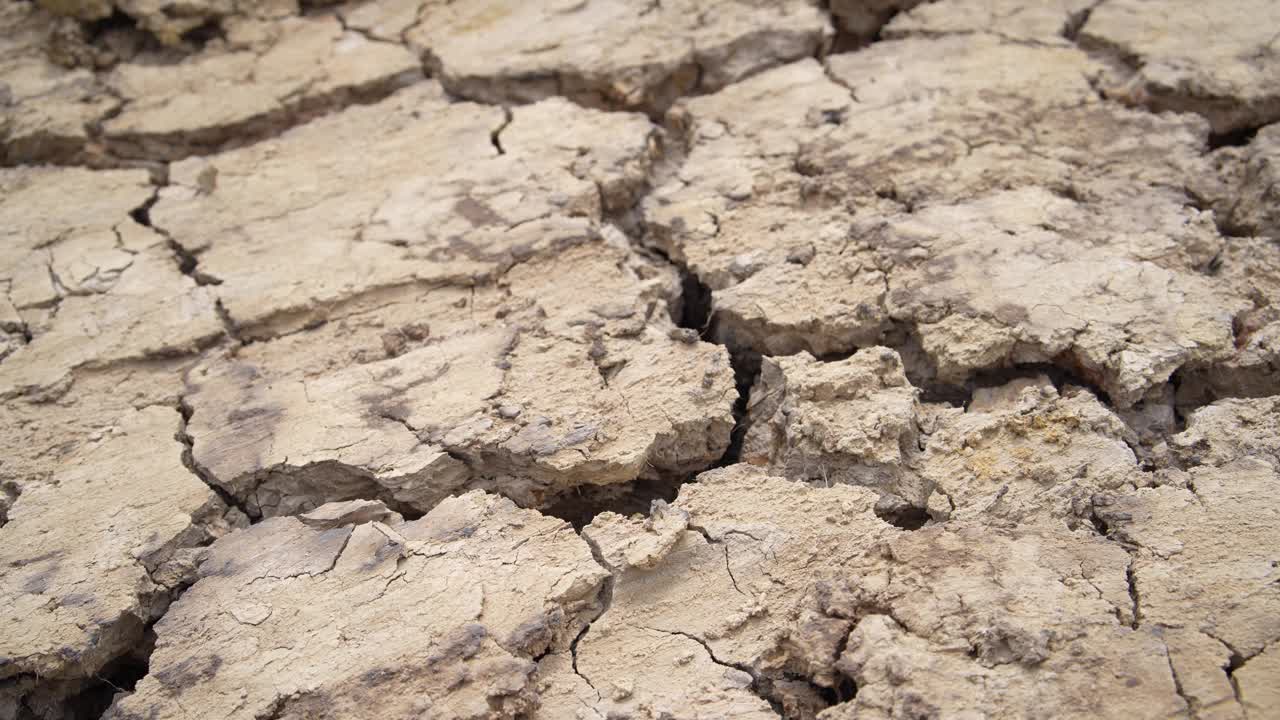 全球变暖导致土壤破裂视频素材