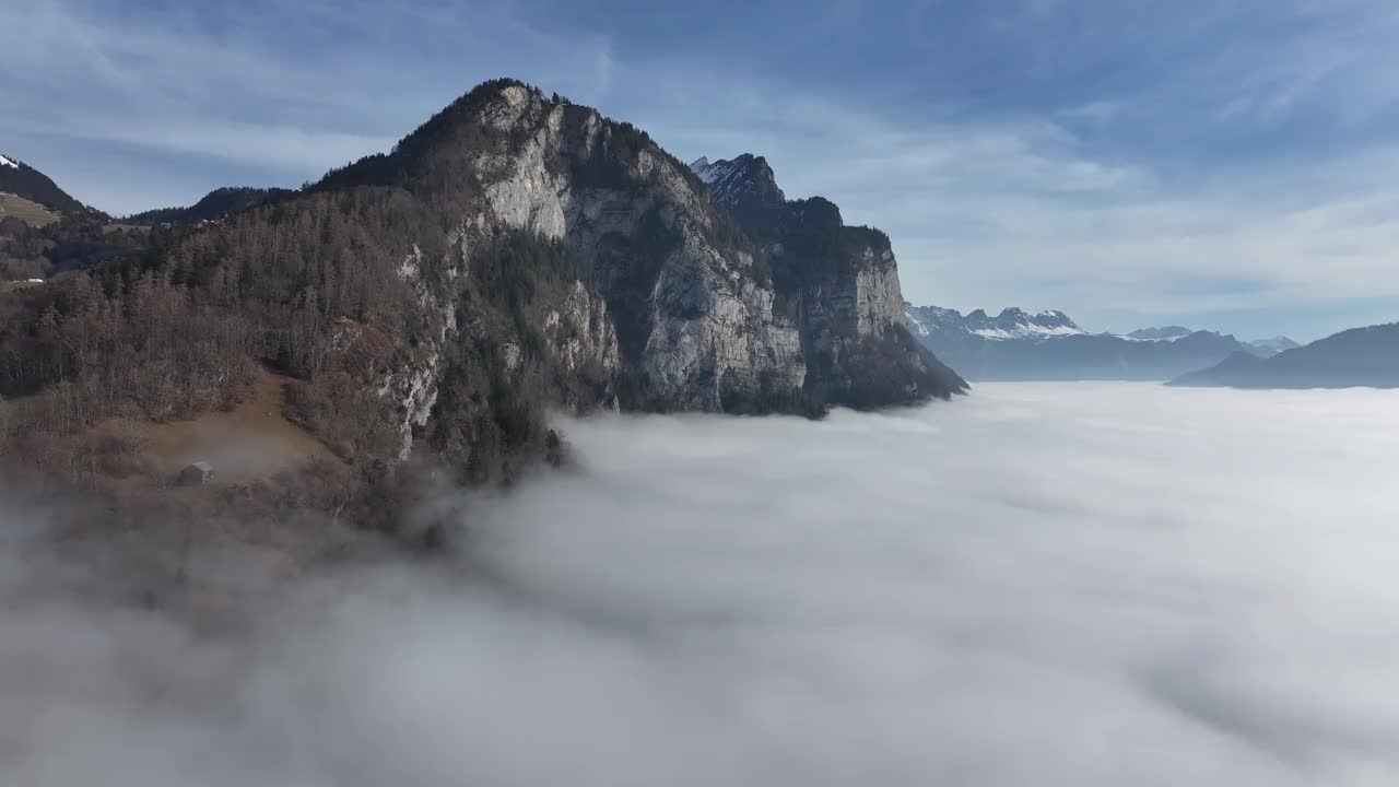 瓦伦泽悬崖边的尼伯米尔拥抱。瑞士航空视频素材