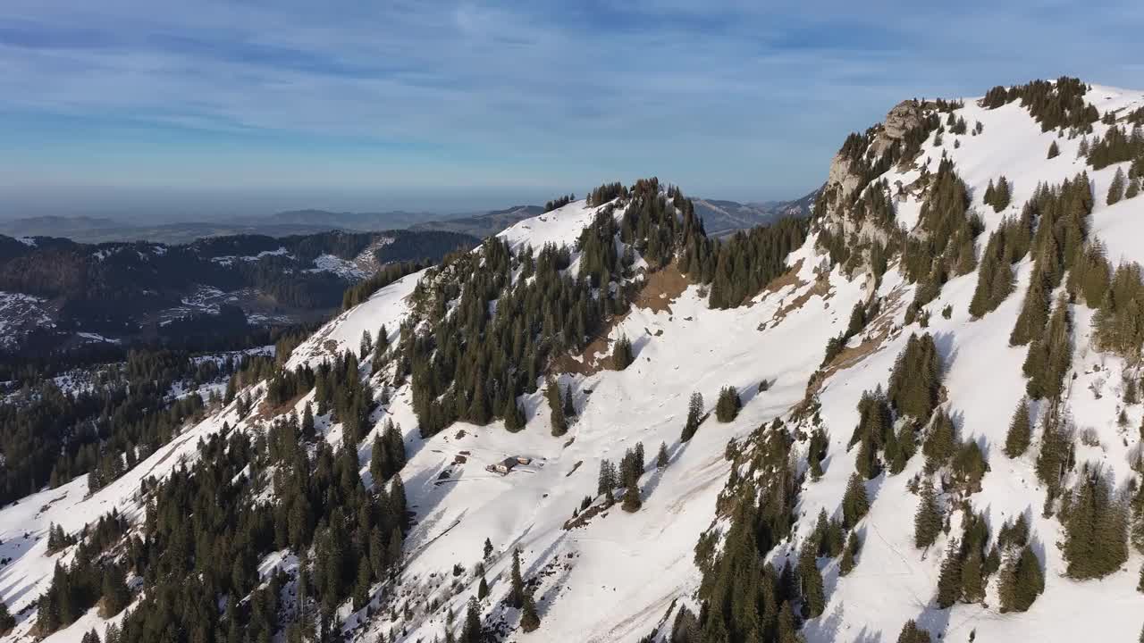 瑞士坎顿格拉鲁斯的高山宁静-空中飞越视频素材